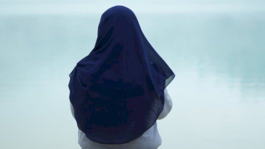 ما حكم إظهار الرقبة من الحجاب في صيحات الموضة؟.. أمين الإفتاء يوضح