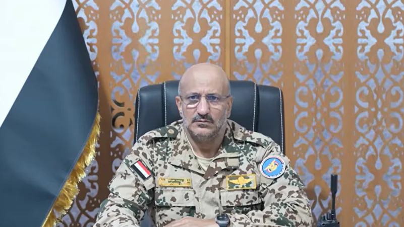 “طارق صالح” يتوعد الحوثيين بمعركة «فاصلة».. 100 هجوم صاروخي ومسيّر وتصعيد على الساحل الغربي