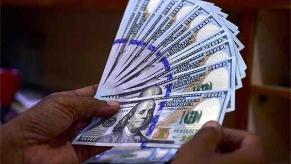 الدولار يتراجع مع انحسار رهانات رفع الفائدة الأمريكية