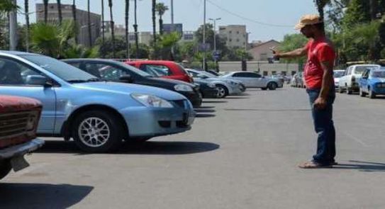 حبس منادي سيارات لاتهامه بالتعدى على مواطن لإجباره على دفع أموال بالجيزة