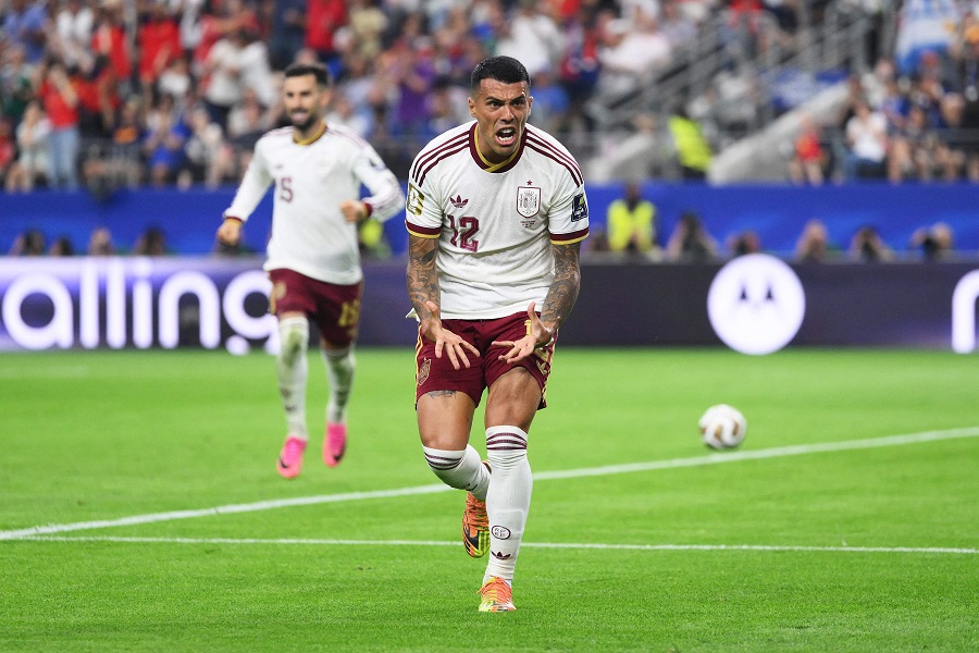 برشلونة يفتح خط اتصال مع لاعب توتنهام