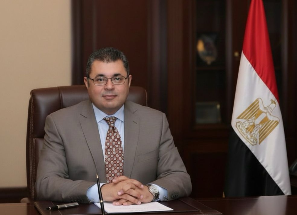 اجتماع لنائب محافظ القاهرة يناقش فيه منظومة الجمع السكني ومستوى النظافة بالأحياء
