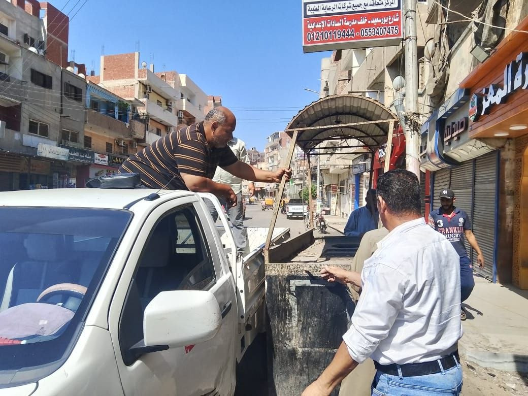 حملات مكثفة لرفع الإشغالات وإعادة الانضباط لشوارع الشرقية | صـور