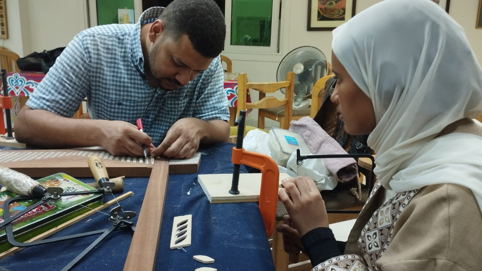ورشة «أشغال الخشب» ضمن مشروع «مقتطفات حرفية» بالأقصر | صور