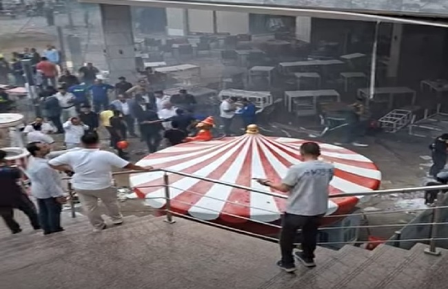 مدير أمن القاهرة يتفقد موقع حريق مول شهير بالتجمع لمتابعة تداعيات الحادث
