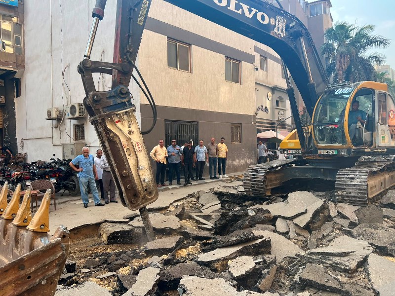 ​محافظ الجيزة يتابع بدء أعمال رصف وتطوير شارع كفر طهرمس| صور