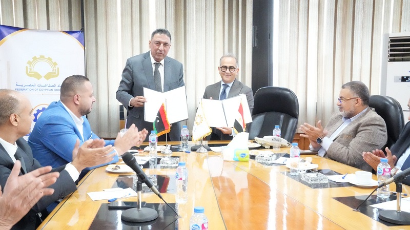 اتحاد الصناعات وغرف بنغازي يوقعان بروتوكولًا لإطلاق معرض سنوي للتكامل الصناعي المصري الليبي
