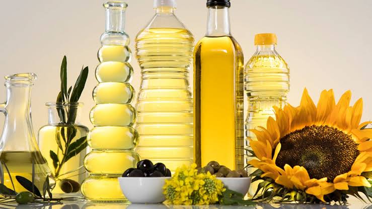 الزيوت النباتية في ميزان الصحة.. فوائد متعددة ومفاهيم خاطئة تصححها الأبحاث
