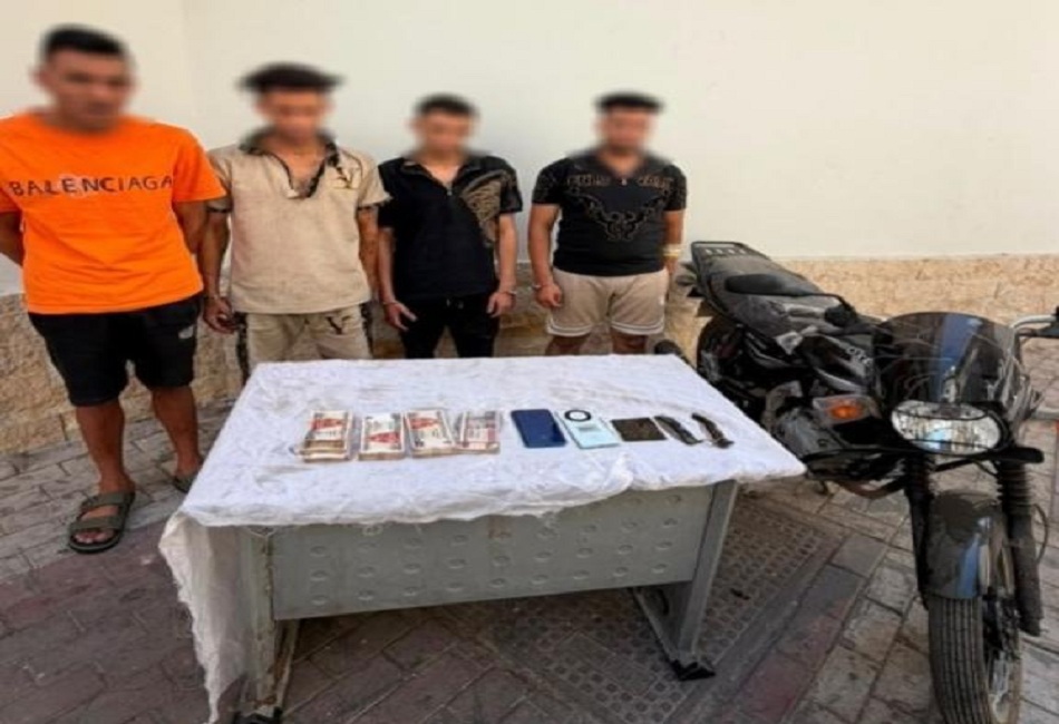 ضبط لصين سرقا حقيبة أجنبي أثناء سيره بالدقي.. والمضبوطات تكشف تفاصيل الجريمة