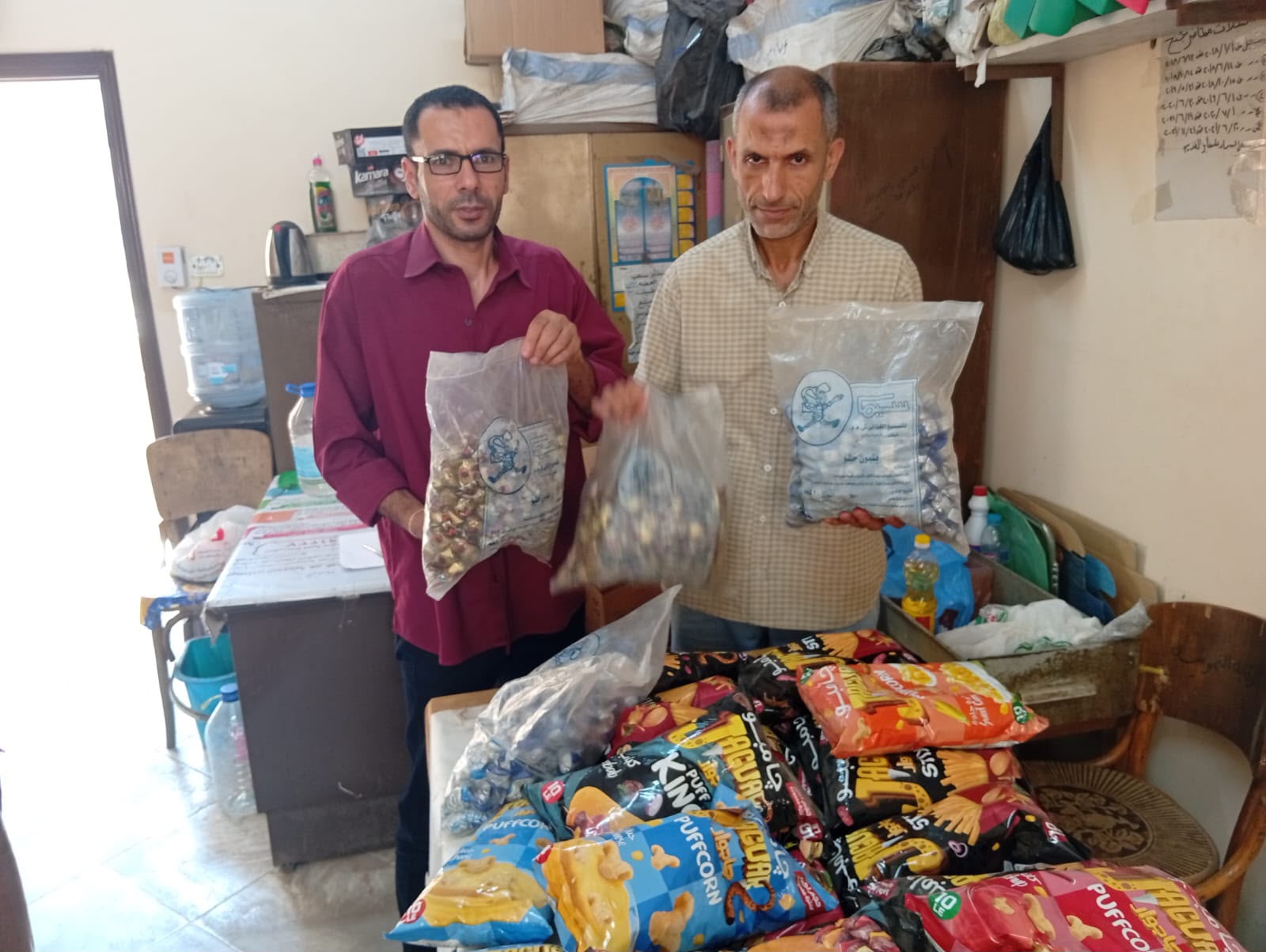 ضبط 3 أطنان سلع ومواد غذائية مجهولة المصدر في الغربية| صور