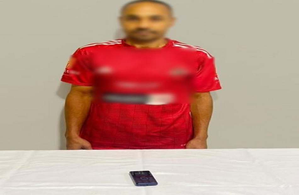 ضبط نصاب انتحل صفة موظف خدمة عملاء واستولى على بيانات البطاقات البنكية