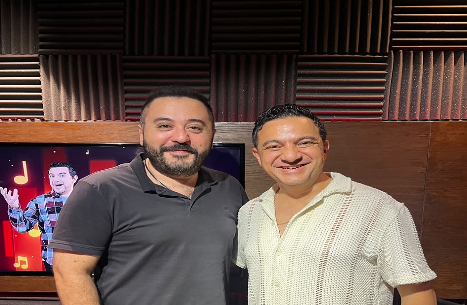 عمرو عبد العزيز: وقوفي أمام الزعيم عادل إمام في «مرجان أحمد مرجان» كان المحطة الفارقة في حياتي