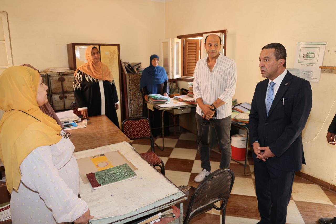 محافظ المنوفية يفاجئ الوحدة المحلية بالمصيلحة ويوجه بتشكيل لجنة لحصر الاحتياجات| صور