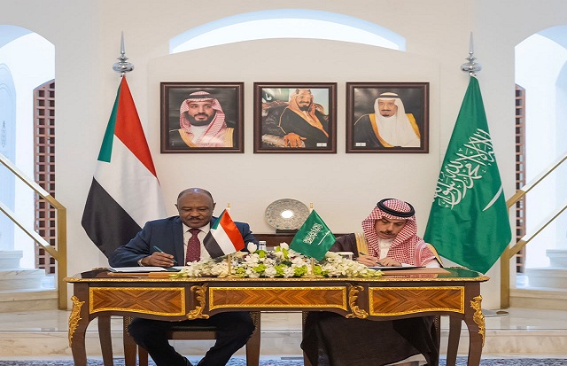 وزيرا خارجية السعودية والسودان يوقّعان وثيقة إنشاء مجلس التنسيق المشترك بين البلدين