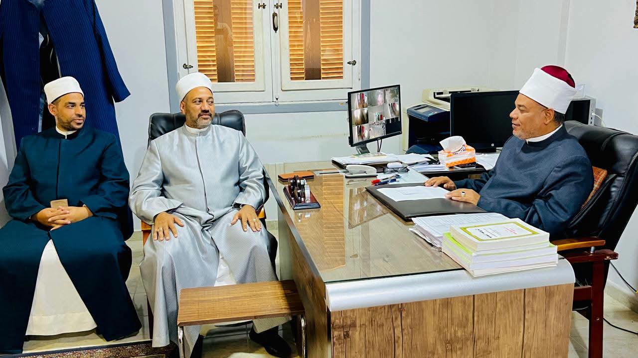 وكيل أوقاف البحر الأحمر يحث المشاركين في «دوري النجباء» على الاجتهاد العلمي | صور