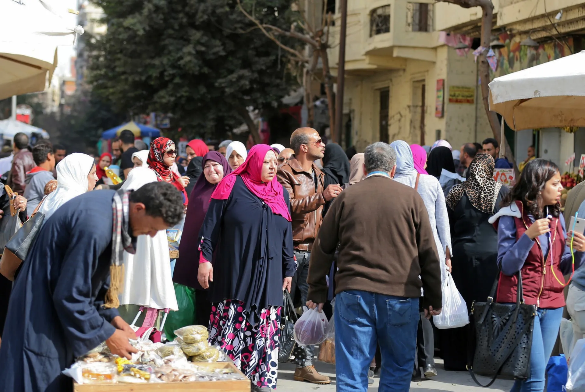 مصر.. كيف استمر “نظام الطيبات” بعد وفاة صاحبه؟  لا يزال نظام “الطيبات” الصحي يثير جدلا واسعا في مصر، فيما تتعدد الأسباب وراء استمرار انتشاره.