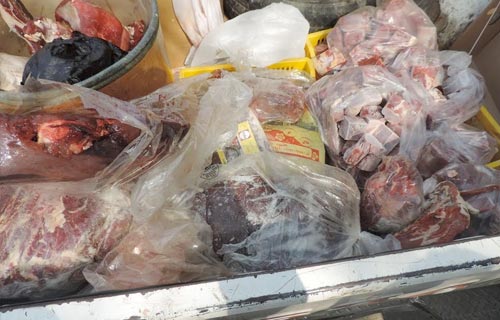ضبط لحوم ودواجن منتهية الصلاحية بحملة تموينية مكبرة فى قنا
