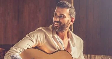 إيهاب عبد الواحد عن «الألوان»: عمرو دياب خد اللحن زي ما هو وحط روحه عليه