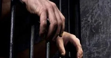 ضبط مسن بعد تصدره فيديو باستدراج طفل بحجة إعطائه “موبايل” في الخانكة