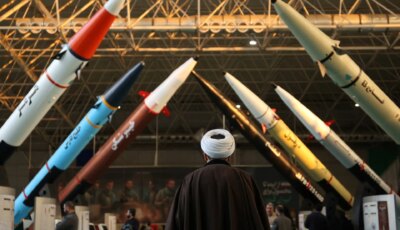 الحرس الثوري يعيد ترتيب أوراقه: نظام أمني بتدابير جديدة  يتحرك الحرس الثوري عبر شبكة أمنية وسياسية معقدة لفرض السيطرة على مفاصل الحكم في إيران والتوسع خارجها.
