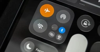 هل يمنع وضع الطيران تتبع هاتفك فعلًا؟.. الحقيقة الكاملة