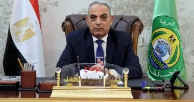 محافظ الإسماعيلية يحيل عددًا من المسئولين للنيابة العامة والإدارية في قضايا فساد