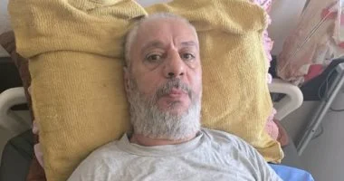 “لا تتركوا حالتي تنتظر أكثر” علاء الكرد مريض دير البلح ينتظر منفذا للعلاج.. ثلاث سنوات من المرض تنتهى بحاجة عاجلة إلى صمام فى القلب.. من مرض الأعصاب إلى خطر يهدد قلبه وتحويلة طبية تنتظر طريق الخروج من غزة