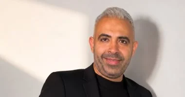 محمد عدوية يروج لألبومه الجديد.. مابقاش فاضل كتير