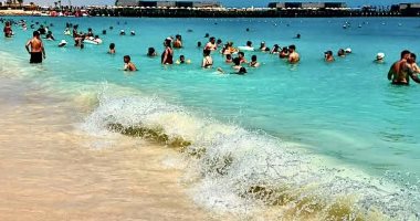 شواطئ الساحل الشمالي ومطروح تواصل استقبال عشاقها.. موسم الصيف السياحي يشهد إقبالا كبيرا وارتفاعا في نسب الإشغال الفندقي والمصيفي.. وكورنيش مرسى مطروح ملتقى الآلاف خلال المساء.. صور