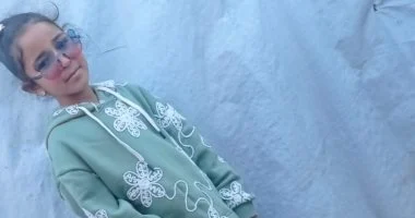 “في العاشرة من عمرها.. إصابة انفجارية مزقت عين الفلسطينية سما أبو جليدان وغيرت حياتها إلى الأبد.. طفلة تعيش بين الألم والأمل.. ووالدتها تناشد: أنقذوا ابنتي وساعدوها على السفر خارج غزة للعلاج قبل فوات الأوان
