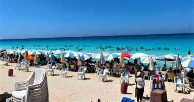 لقضاء مصيف أكثر متعة.. شواطئ مرسى مطروح مفتوحة أمام الجميع.. صور