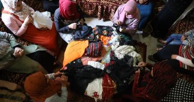 رحلة داخل عاصمة الحرف التراثية في سوهاج.. النسيج والتلي يرويان حكاية حضارة عمرها آلاف السنين.. أخميم ما زالت تنسج الإبداع.. والتلي الشندويلي أول علامة تجارية جماعية لحرفة تراثية في مصر.. صور