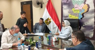 نائب محافظ القليوبية تبحث 25 طلبًا وشكوى وتوجه بسرعة حلها خلال لقاء المواطنين