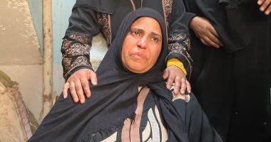 والدة أحد ضحايا حادث الإسماعيلية: مالحقش يفرح بشهادته فى الثانوية الأزهرية