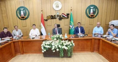 محافـظ المنوفية يناقش الموقف التنفيذي للمشروعات الإنتاجية والخدمية