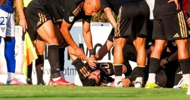 إصابة يوسف بلعمري فى ودية الأهلي وبادالونا.. ونقله للمستشفى