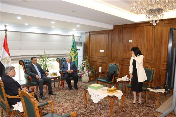 محافظ القليوبية يبحث تطوير محيط كنيسة العذراء مريم بمسطرد