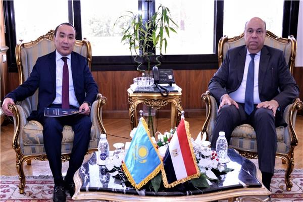 وزير الطيران: السوق الكازاخي فرصة واعدة لتعزيز حركة الطيران والسياحة