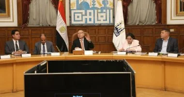 محافظ القاهرة يتابع تفعيل إصدار تراخيص المحال إلكترونيا عبر منصة مصر الرقمية