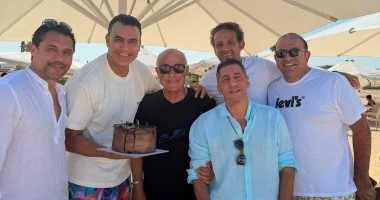 أحمد حسن ومحمد فضل والحضري يحتفلون بعيد ميلاد هاني أبو ريدة في الساحل الشمالي