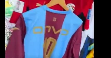قمصان فريق طرابزون التركى تغزو الأسواق قبل أول مباراة لمحمد صلاح.. فيديو