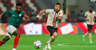 الاتفاق ضد الرياض.. هدفين وطرد في شوط أول مثير بالدوري السعودي (فيديو)