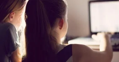 طفلة تنتحر على الهواء.. البرازيل تحظر بث منصة أمام المشاهدين