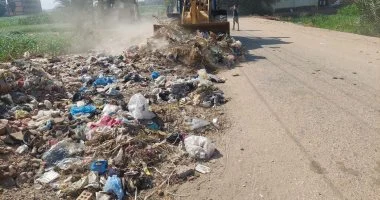 رفع 200 طن من القمامة والأتربة والمخلفات الصلبة بـ 8 قرى بمركز سوهاج