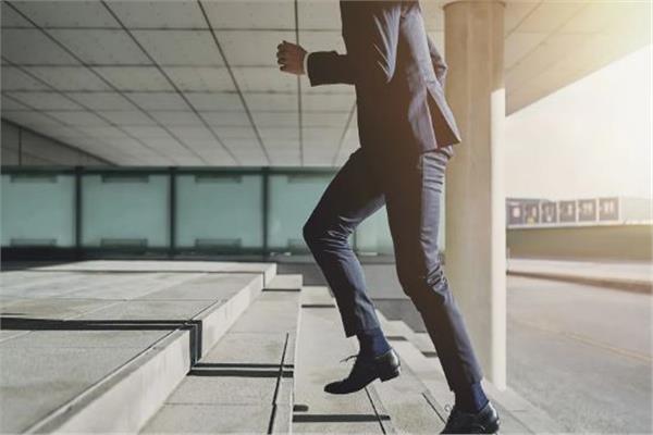 دراسة تكشف مفاجأة.. صعود السلالم يقلل خطر الوفاة بأمراض القلب 39%