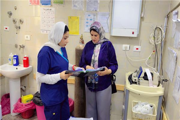 معايشة صباحية ومسائية بمستشفى أسيوط العام لرفع كفاءة الخدمة وضبط الأداء