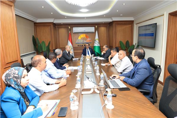 محافظ الجيزة يكلف بدعم منظومة النظافة بالعياط بـ 70 عاملًا إضافيًا