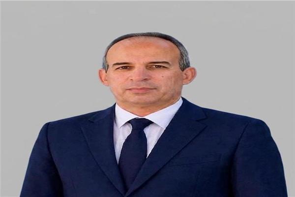 مزقهم بسكين.. شاب يقتل زوجته واثنين آخرين في سوهاج