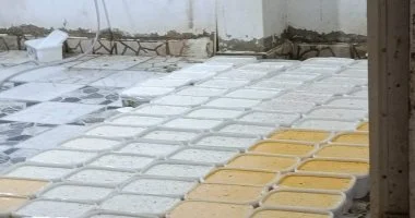ضبط مصنع جبنة غير مرخص يعيد تعبئة العبوات الخاصة بشركات كبرى ويبيعها للهايبرات