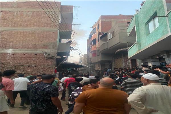 إصابة شخص في حريق شقة سكنية بقليوب| صور
